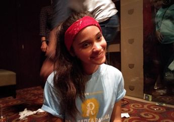 Belajar Tari Demi Peran di Film 'Seperti Hujan Yang Jatuh Ke Bumi', Aurora Ribero Teringat Hobi Lama