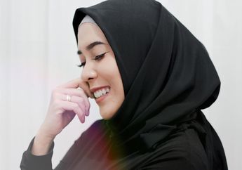 Tampil Kece dengan Jumpsuit ala Fitri Tropica, Contek yuk Hijabers!