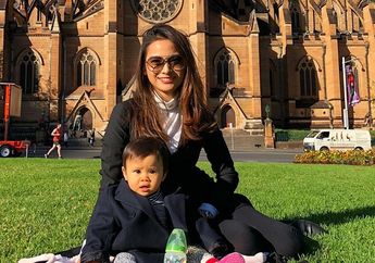 Habiskan Weekend Bareng Si Kecil, OOTD Acha Septriasa Justru Jadi Sorotan!