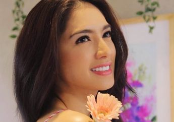 Sederet Gaya Kasual Hot Mom Angel Karamoy dengan Celana Jins yang Keren Abis Bak ABG