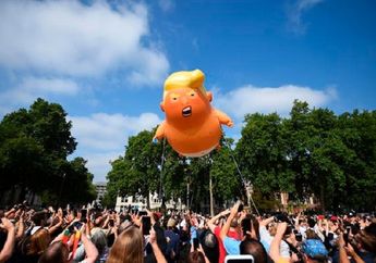 Balon Donald Trump Terlihat Melayang di Udara Sebagai Aksi Protes