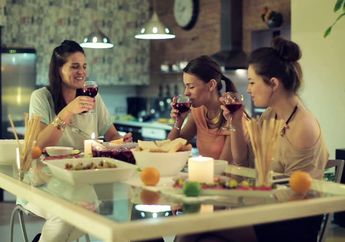 Makan Malam Sebelum Jam 7 Ada Manfaatnya loh, Jaga Berat Badan Salah Satunya