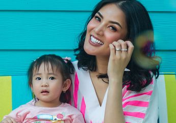 Nindy Ayunda dan Putrinya Pamer Gaya Modis di Australia, Kompak dan Kece Abis!