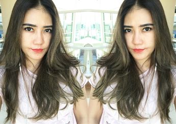 Via Vallen Tampil Kece Saat Nonton Bola di Rusia, Jaket yang Dipakai Menarik Perhatian