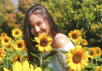 Busana Overall Kembali Ngetren, Intip Deretan Padu Padan ala Syifa Hadju yuk!