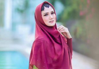 Tampilan Mulan Jameela dengan Makeup Tebal dan Bold Curi Perhatian, Cantiknya Kayak Barbie!