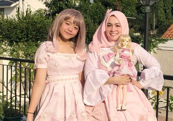 Gaya Kompak Astrid Kuya dan Cinta Kuya Saat Nonton Konser Wanna One, Ibu Anak Sama-sama Kece!