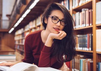 Inspirasi Summer Look Outfit ala Velove Vexia, Biar Gayamu Makin Fresh dan Ceria!