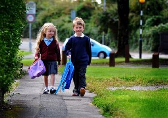 Hindari Kejahatan Pada Anak, Perhatikan Unggahan Foto Hari Pertama Anak Sekolah