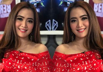 Imut Banget, Vega Darwanti Padukan Stoking Polkadot Pada Penampilannya, Lihat deh!