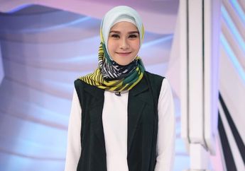 Mix and Match Kemeja Kotak-kotak ala Zaskia Adya Mecca, Tiru Biar Kamu Tampil Beda!