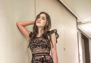 Penampilan Sandy Aulia saat Momong Anak Pakai Busana Mini Curi Perhatian