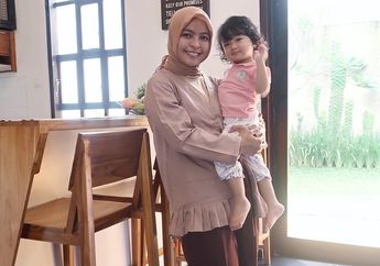 Lihat Kebiasaan Karanada, Tantri Kotak Takjub dan Teringat Masa Kecilnya