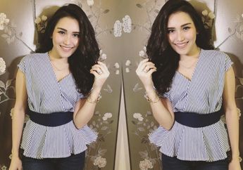 Koleksi Rok Mini Denim ala Ayu Ting Ting yang Harganya Cuma Ratusan Ribu Rupiah, Minat Kembaran?