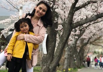 Penampilan Cantik Ayu Ting Ting dan Bilqis di Acara &lsquo;Mom And Kids Award&rsquo; Sukses Mencuri Perhatian!