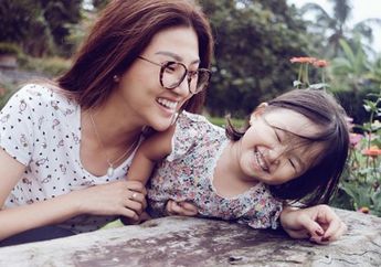 Intip yuk Keseruan Thalia Putri Onsu Memberi Makan Ternak sampai Memetik Hasil Panen!