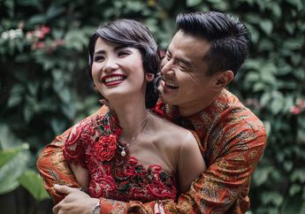 Jarang Diekspos, Intip yuk 6 Potret Mesra Dion Wiyoko dan Istri