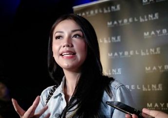 Velove Vexia Ajarkan 10 Kosa Isyarat Makeup ke Penyandang Tunarungu