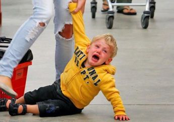 10 Tips Hadapi Anak Tantrum, Cocok Buat Ortu Sumbu Pendek