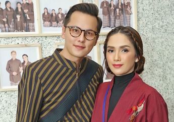 Uang Belanjanya Aja Capai Rp200 Juta Per Bulan, Ussy Sulistiawaty Tak Gengsi Duduk di Emperan Sambil Jajan Mie Ayam, Gayanya yang Merakyat Jadi Sorotan