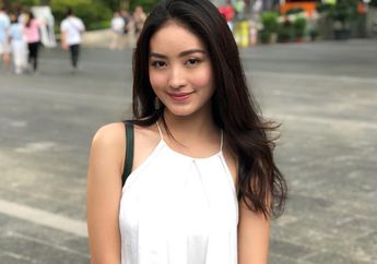 Contek yuk Gaya Imut Natasha Wilona dengan Pilihan Paperbag Pants di Bawah Harga Rp 300 Ribu