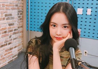 Naeun Apink Tampil Seksi dengan Pakaian Nuansa Hitam, Kepoin deh!