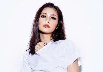 Potret Mesra dan Penampilan Seksi Mikha Tambayong Hadiri Premiere Film '13 The Haunted' Bersama Kekasihnya!