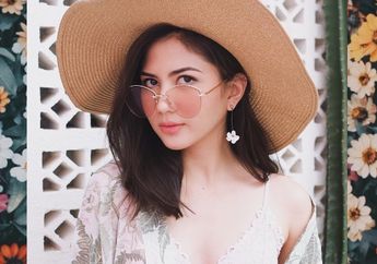 Inspirasi Tampil Feminin dengan Busana Motif Tropical ala Jessica Mila