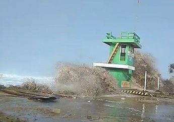 Gelombang Tinggi Laut Selatan, Hantam Pantai Yogyakarta Sampai Jabar