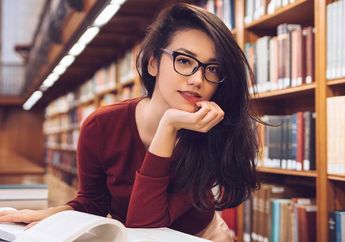 Nggak Mau Ketinggalan, Intip Makeup Freckless Velove Vexia yang Cantik dan Flawless Abis!