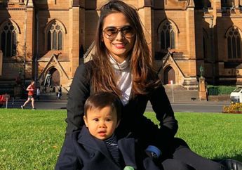 Lihat yuk Penampilan Acha Septriasa yang Modis dengan Gaya Edgy, Hot Mama Banget!