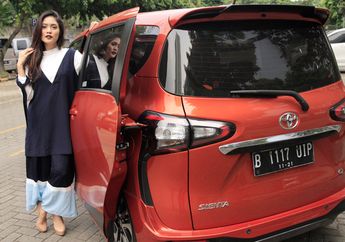 Biar Tetap Tampil Stylish Saat Ada Undangan After Office Hour, Persiapkan 3 Barang Ini Dalam Mobil Kesayangan Kamu