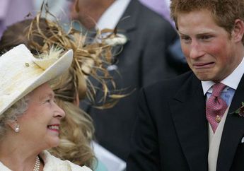 25 Foto Menggemaskan Ratu Elizabeth dengan Cucunya. Manis Banget!