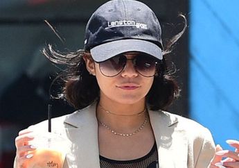 Usai Olahraga, Vanessa Hudgens Tampil Chic dengan Nuansa Hitam!