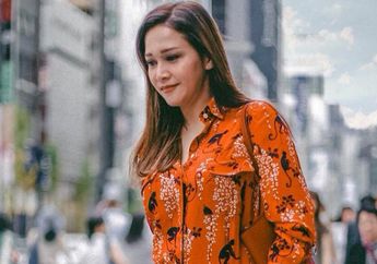 Liburan Bareng, Maia Estianty dan Calon Menantunya Kompak Pakai Outfit Polkadot nih!