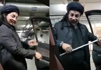 Anti Mainstream, Master Limbad Lakukan In My Feelings Challenge Pakai Linggis!