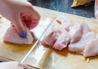 Wanita Ini Bernasib Nahas Setelah Menyantap Ayam Mentah di Yunani