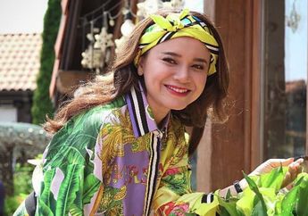 Mengintip Anggunnya Penampilan Rossa dengan Balutan Gaun Nuansa Gold Rancangan Ivan Gunawan