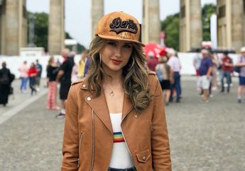 Deretan Gaya Sporty Cinta Laura dengan Celana Legging yang Gampang Ditiru