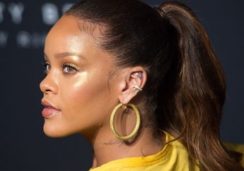 Pengen Coba Blush On Kuning? Coba Lihat Deretan Makeup Ini deh!