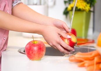 Hilangkan Lapisan Lilin Pada Kulit Buah, Bagaimana Caranya?