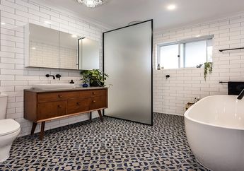 Mau Hitung Biaya Renov Kamar Mandi? Mulai dari Jasa Pasang Keramik!