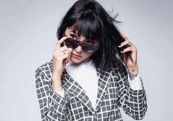 Jadi Pusat Perhatian? Gaya Nyentrik Ala Poppy Sovia Ini Bisa Dicoba!