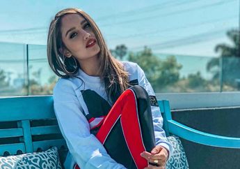 Sederet Penampilan Sporty Cinta Laura dengan Perut Berotot yang Super Seksi, Intip deh!