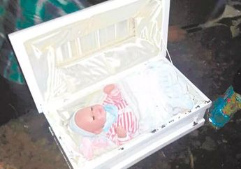 Bongkar Peti Mati Anaknya, Seorang Ayah Malah Temukan Boneka