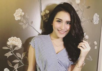 Mengintip Uniknya Penampilan Ayu Ting Ting dengan Balutan Dress dan Headpiece Bernuansa Etnik