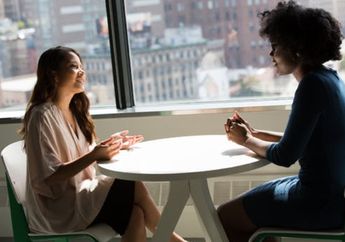 Sering Bingung dengan Bahasa Tubuh Lawan Bicaramu? Ketahui di Sini!