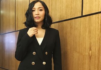 Inspirasi Office Look dengan Two Piece Outfits ala Rinni Wulandari, Tiru Biar Makin Stylish!