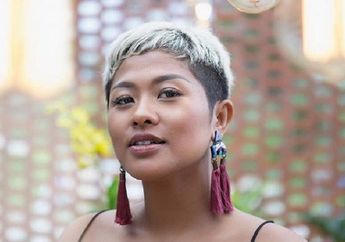 Ulang Tahun, Dira Sugandi Galang Donasi untuk Biaya Sekolah Seorang Anak Kampung