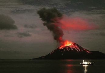 Detik-detik Letusan Gunung Anak Krakatau Tertangkap Kamera, Lava Pijar dan Abu Vulkanik Pekat Menyembur Sesaat Sebelum Terjadinya Tsunami Banten